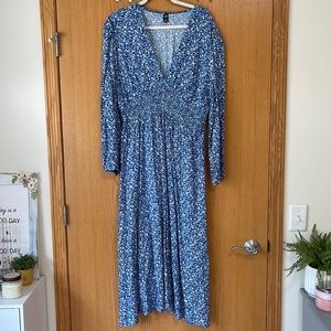 Long dress with long sleeves
